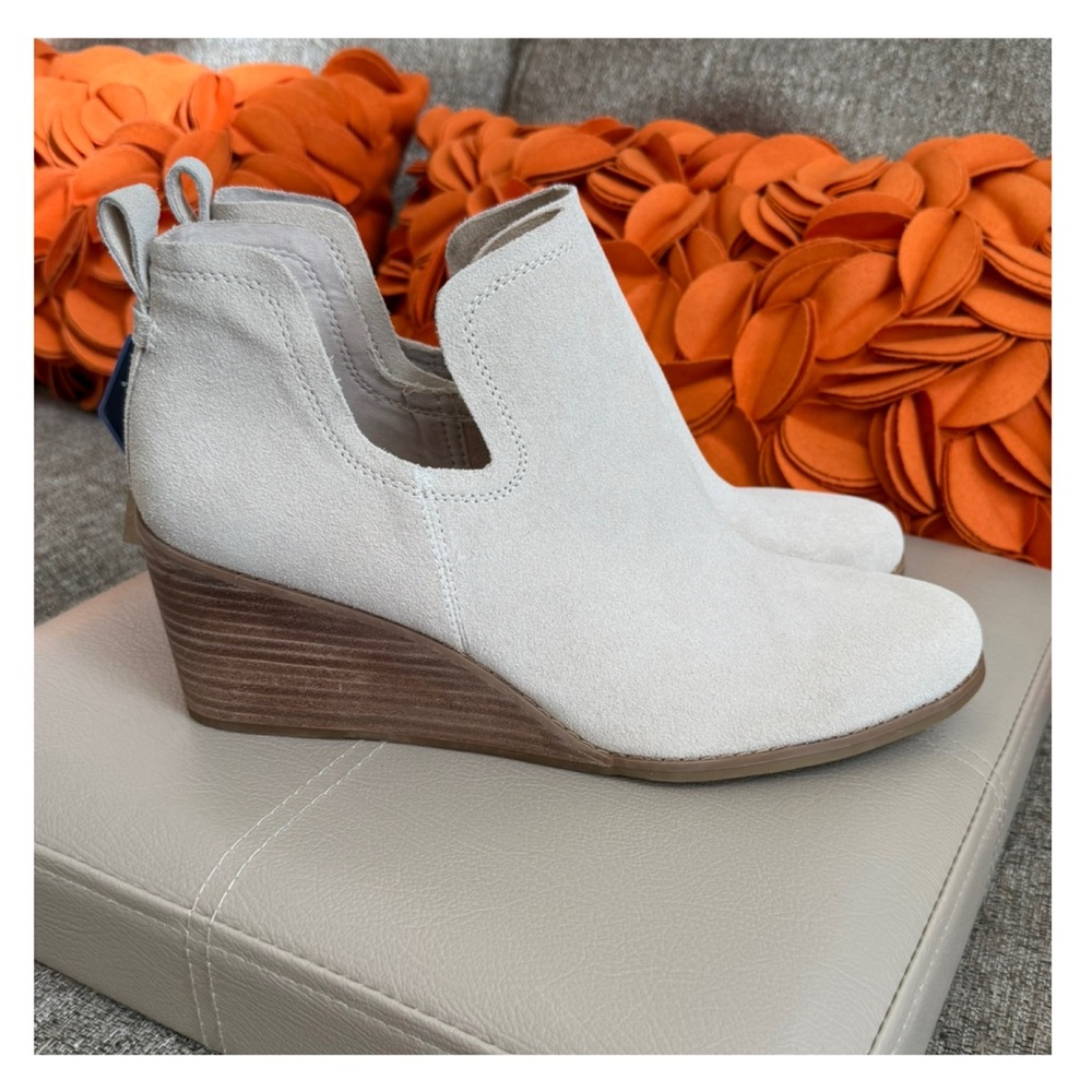 ❣️🆕TOMS Sahara Suede Kallie Wedge Boots❣️